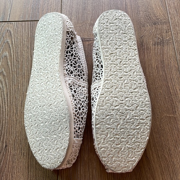 TOMS alpargata Ivory laced slip ons - Size 5.5 EUC - Picture 5 of 5